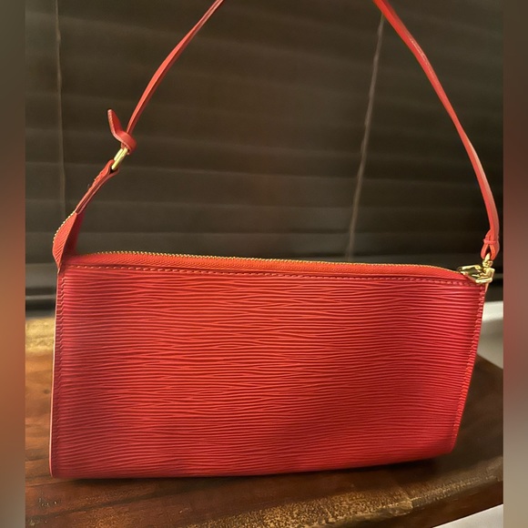 LOUIS VUITTON POCHETTE ACCESSOIRES POUCH HAND BAG IN RED - Picture 3 of 7